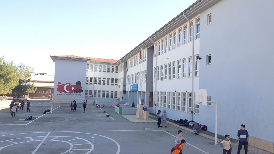 Şehit Cem Özgül Ortaokulu Fotoğrafı